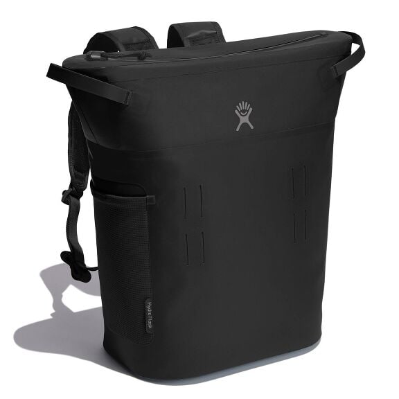 20-l-day-escapetm-pack-u5 20-l-day-escape-soft-cooler-pack-black-angled_1_1.jpg