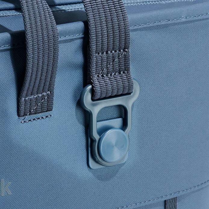 carryouttm-soft-cooler-tote-20-l-b8 250815_hydro_cooler_details_14838_2_4.jpg
