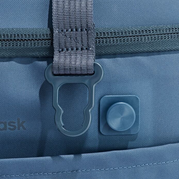 carryouttm-soft-cooler-15-l-v1 250815_hydro_cooler_details_14856_6.jpg
