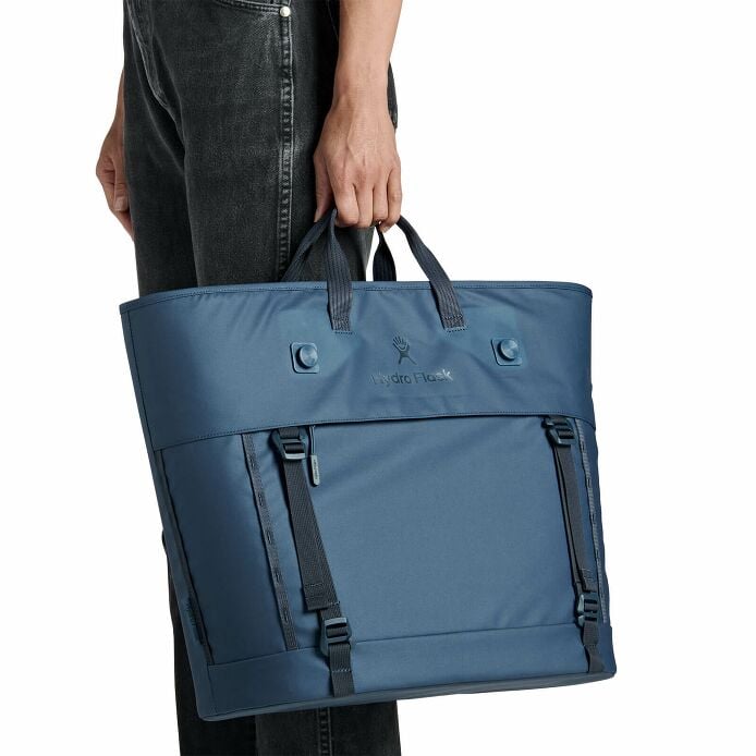 carryouttm-soft-cooler-tote-30-l-q9 250815_hydro_s26_hb_14619_2.jpg