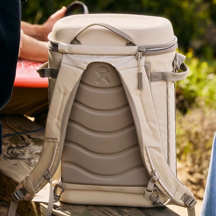 carryouttm-backpack-22-l-g9 hf_carryout_bouwer_d1_l1_torrey_pines_lifestyle_1841_3.jpg