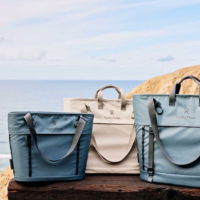 carryouttm-soft-cooler-tote-20-l-b8 hf_carryout_bouwer_d1_l1_torrey_pines_still_life_0055_9.jpg