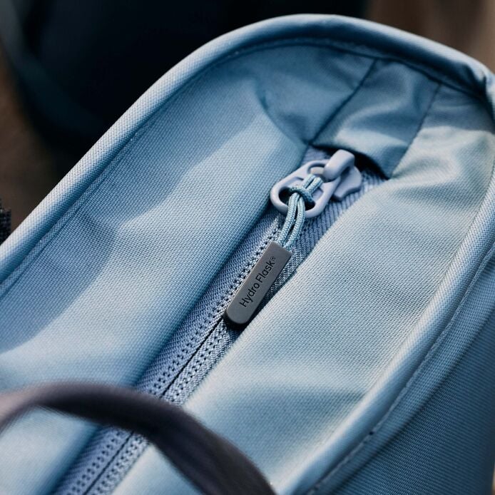 carryouttm-soft-cooler-tote-10-l-r2 hf_carryout_bouwer_d1_l1_torrey_pines_still_life_0112_4.jpg