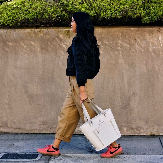 carryouttm-soft-cooler-tote-10-l-r2 hf_carryout_bouwer_d2_l1_stone_steps_0131_3.jpg