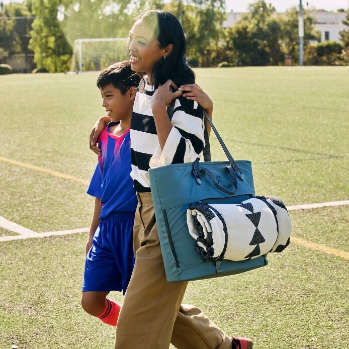 carryouttm-soft-cooler-tote-30-l-q9 hf_carryout_bouwer_d2_l2_parking_soccer_3406_1_1.jpg