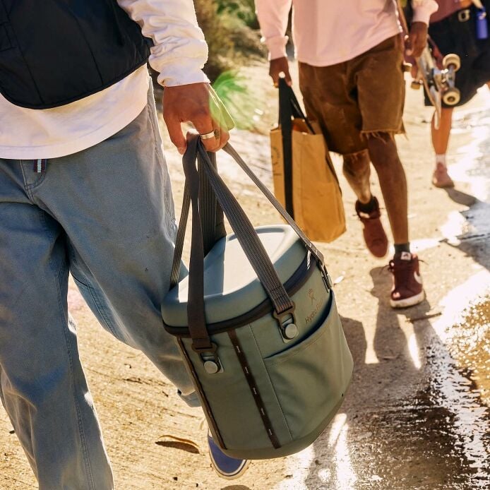 carryouttm-soft-cooler-10-l-p6 hf_carryout_bouwer_d2_l3_skate_ditch_3744_5.jpg