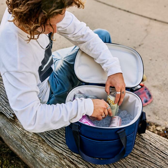 carryouttm-soft-cooler-15-l-v1 hf_carryout_bouwer_d2_l4_skate_park_6209_6.jpg