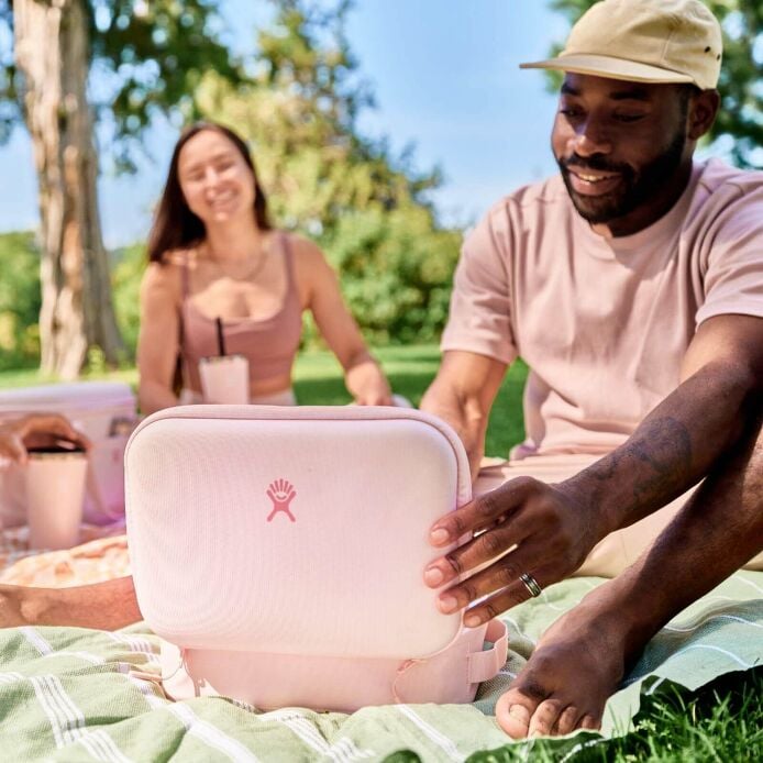 5-l-carry-outtm-lunch-box-p1 hf_s24_trillium_45_1.jpg