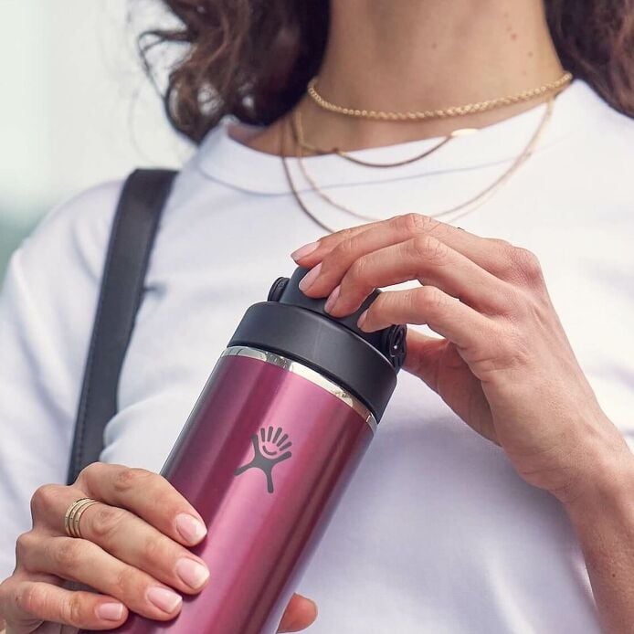 24-oz-lightweight-chug-cap-bottle-i9 hf_s26_lightweight_mcinnis_5123_1_1.jpg
