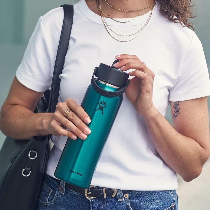 32-oz-lightweight-flex-straw-bottle-j3 hf_s26_lightweight_mcinnis_5167_2_3.jpg
