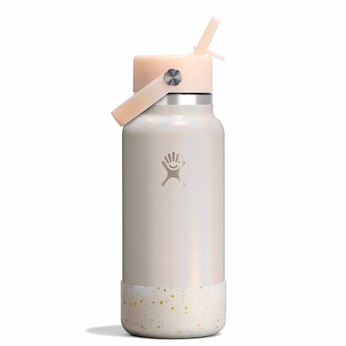 medium-boot-s3 le-f25w32-g-32-oz-wide-flex-straw-cap-glimmer-cream-straight-withboot_1_1_1.jpg