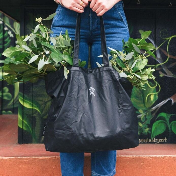 20-l-tag-along-tote-b3 s25_tagalongtote_post_3_1_1_1.jpg